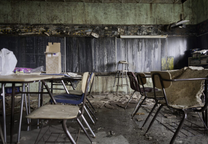 Taket på pojkskolan St Francis Home for boys har ruttnat. Våning för våning vittrar skolsalarna sönder.